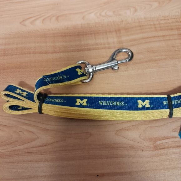 Michigan Wolverines Double Sided Team Pet Leash 50" Long 3/4" Width NCAA New - Picture 2 of 3